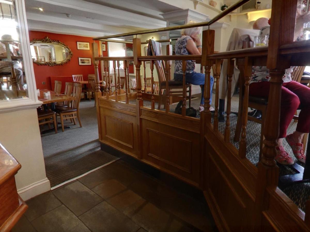 The Railway Inn Galmpton Buitenkant foto